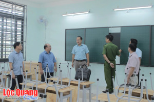 Lộc Quang kiểm tra công tác chuẩn bị khai giảng năm học...