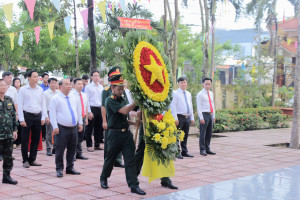 Lễ viếng, dâng hoa, dâng hương nhân kỷ niệm 81 năm Quốc...