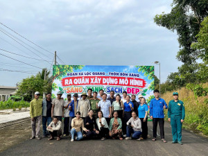 Thôn Bồn Xăng ra quân thực hiện mô hình “Sáng - Xanh - Sạch - Đẹp”