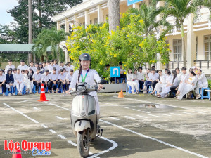 Lộc Quang tuyên truyền, hướng dẫn kỹ năng lái xe an toàn cho...