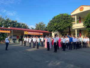 Lộc Quang: Chào cờ tháng 10, nâng cao tinh thần trách nhiệm trong thực hiện nhiệm vụ