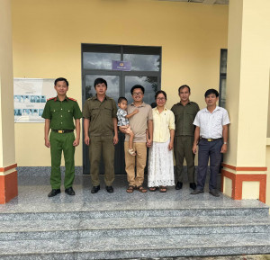 Công an xã Lộc Quang tìm thấy trẻ đi lạc, đưa về với gia...