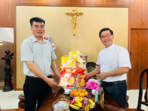 LÃNH ĐẠO XÃ ĐẾN THĂM GIÁO XỨ LỘC TẤN SAU SÁP NHẬP, THỰC HIỆN MÔ HÌNH CHÍNH QUYỀN ĐỊA PHƯƠNG 2 CẤP