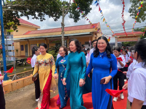 BÀN GIAO PHÒNG MÁY TÍNH CHO HỌC SINH KHÓ KHĂN TẠI TRƯỜNG THCS LỘC TẤN