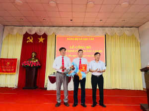 LỄ CÔNG BỐ QUYẾT ĐỊNH BỔ NHIỆM PHÓ TRƯỞNG BAN XÂY DỰNG ĐẢNG XÃ LỘC TẤN.