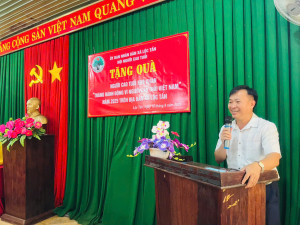 BẢN TIN: TRAO QUÀ CHO NGƯỜI CAO TUỔI NHÂN THÁNG HÀNH ĐỘNG VÌ NGƯỜI CAO TUỔI NĂM 2025