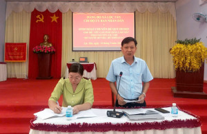 CHI BỘ UBND XÃ TỔ CHỨC SINH HOẠT CHUYÊN ĐỀ QUÝ III/2025 Với chủ đề: Nêu cao tinh thần làm việc theo nguyên tắc “3 rõ”