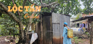 Trung tâm Dịch vụ Tổng hợp xã Lộc Tấn triển khai phun xịt tiêu độc khử trùng phòng, chống dịch bệnh động vật.