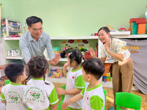 Lộc Tấn thăm, chúc mừng các cơ sở giáo dục nhân kỷ niệm 43 năm Ngày Nhà giáo Việt Nam