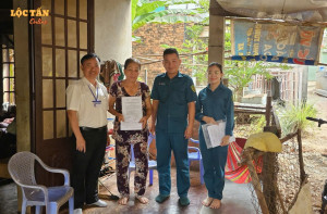 XÃ LỘC TẤN TỔ CHỨC HỌP HỘI ĐỒNG CHÍNH SÁCH VÀ TRAO QUYẾT ĐỊNH TRỢ CẤP MỘT LẦN THEO QUYẾT ĐỊNH 62