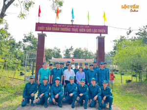 Thăm, tặng quà chiến sỹ làm nhiệm vụ tại các chốt dân quân thường trực biên giới