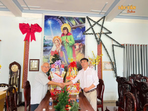 Lãnh đạo xã Lộc Tấn thăm, chúc mừng các cơ sở tôn giáo nhân dịp Lễ Giáng sinh năm 2025