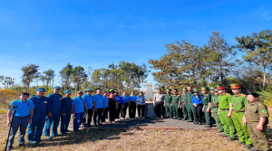 Xã Lộc Tấn tổ chức Lễ chào cờ tại cột mốc chủ quyền biên giới quốc gia