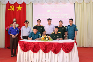 Xã Lộc Tấn tổ chức bàn giao chức vụ Chỉ huy trưởng Ban Chỉ huy quân sự xã