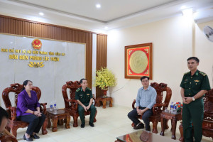 Đoàn công tác tỉnh thăm, tặng quà Đồn Biên phòng Lộc Thiện và tham quan cột mốc biên giới tại lối mở Tuần Lung