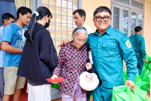 Xã Lộc Tấn tổ chức chương trình trao tặng quà tết “xuân yêu thương - tết chia sẻ” nhân dịp xuân Bính Ngọ 2026