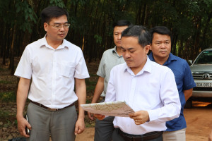 Đoàn công tác UBND tỉnh kiểm tra cơ sở vật chất trường học tại xã Lộc Tấn