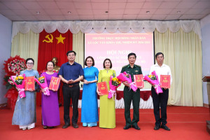 Thường trực HĐND xã Lộc Tấn khóa XIII, nhiệm kỳ 2026 – 2031 công bố các Nghị quyết về công tác tổ chức, cán bộ