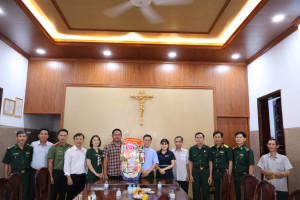 Lộc Tấn thăm, tặng quà các cơ sở tôn giáo nhân dịp Lễ Phục...