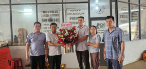 Ủy ban nhân dân xã Lộc Tấn và Hội Nông dân xã đến thăm, tặng quà các hợp tác xã, tổ hợp tác nhân dịp ngày Truyền thống Hợp tác xã 11/4