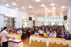 Lộc Tấn:  Tổ chức làm việc với các hộ dân về trao trả mặt bằng đất công