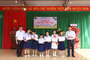 Lãnh đạo UBND xã Lộc Tấn tham dự Lễ tổng kết năm học 2025 - 2026 tại các trường học trên địa bàn
