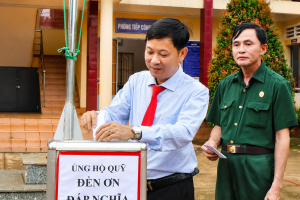 Xã Lộc Tấn tổ chức chào cờ đầu tuần, sinh hoạt chuyên đề tháng 7 và phát động ủng hộ Quỹ “Đền ơn đáp nghĩa”