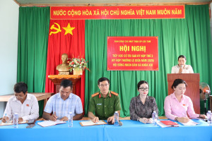 Tổ đại biểu số 2 HĐND xã Lộc Tấn tiếp xúc cử tri tại nhà văn hóa ấp Lộc Tâm