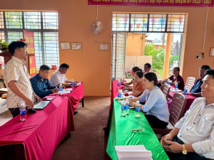 Lãnh đạo UBND xã Lộc Tấn làm việc với ấp Lộc Tâm, tháo gỡ khó khăn sau sắp xếp