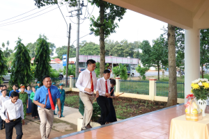 Lộc Tấn dâng hương tưởng niệm Mẹ Việt Nam Anh hùng, các Anh hùng liệt sĩ nhân dịp Quốc khánh 2-9