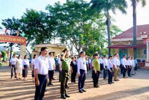 Lộc Tấn quán triệt định hướng, nhiệm vụ trọng tâm tại lễ chào cờ tháng 10