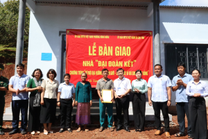 Xã Lộc Tấn bàn giao nhà đại đoàn kết cho hộ nghèo
