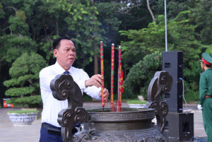 CHỦ TỊCH TỈNH ĐỒNG NAI VÀ LÃNH ĐẠO XÃ LỘC THÀNH THAM DỰ LỄ DÂNG HƯƠNG TẠI KHU DI TÍCH QUỐC GIA ĐẶC BIỆT TÀ THIẾT