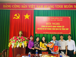 CÔNG BỐ QUYẾT ĐỊNH THÀNH LẬP CHI BỘ CƠ SỞ TRUNG TÂM DỊCH VỤ TỔNG HỢP