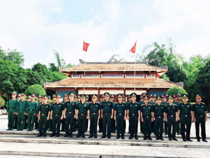 ĐOÀN CÔNG TÁC QUÂN KHU 7 DÂNG HƯƠNG TẠI KHU DI TÍCH QUỐC GIA ĐẶC BIỆT BỘ CHỈ HUY QUÂN GIẢI PHÓNG MIỀN NAM VIỆT NAM