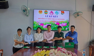 LỄ KÝ KẾT HỢP ĐỒNG ỦY THÁC CHO VAY HỘ NGHÈO VÀ CÁC ĐỐI TƯỢNG CHÍNH SÁCH KHÁC NĂM 2025