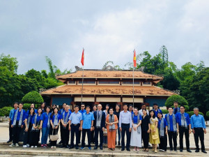 ĐOÀN CÔNG TÁC BỘ NGOẠI GIAO DÂNG HƯƠNG TƯỞNG NIỆM CÁC ANH HÙNG LIỆT SĨ TẠI KHU CĂN DI TÍCH LỊCH SỬ TÀ THIẾT