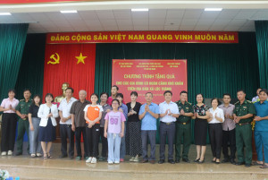UBND XÃ LỘC THÀNH PHỐI HỢP VỚI ĐỒN BIÊN PHÒNG LỘC THÀNH VẬN ĐỘNG TẶNG 80 PHẦN QUÀ CHO CÁC GIA ĐÌNH CÓ HOÀN CẢNH KHÓ KHĂN TRÊN ĐỊA BÀN XÃ