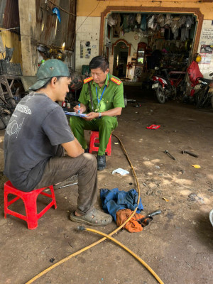 Công an xã biên giới Lộc Thành: Kiểm tra hàng loạt tiệm sửa...