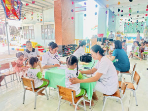 Xã Lộc Thành: Khám sức khỏe định kỳ cho trẻ mẫu giáo năm học...