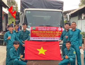 BCH Quân sự xã Lộc Thành: hỗ trợ bốc xếp, vận chuyển hàng cứu trợ đồng bào bị thiên tai tại các tỉnh phía Bắc