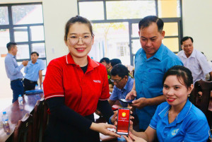 XÃ LỘC THÀNH: TỔ CHỨC TẬP HUẤN VÀ CÀI ĐẶT CHỮ KÝ SỐ CHO TỔ CÔNG NGHỆ SỐ CỘNG ĐỒNG 15 ẤP