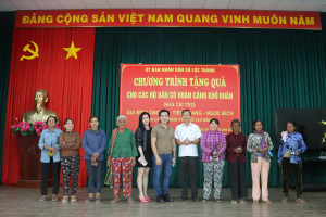 UBND xã Lộc Thành tổ chức chương trình tặng quà cho các hộ dân có hoàn cảnh khó khăn