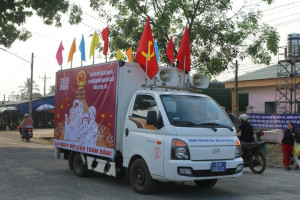 XÃ LỘC THÀNH: ĐẨY MẠNH TUYÊN TRUYỀN BẦU CỬ ĐẠI BIỂU QUỐC HỘI KHÓA XVI VÀ  ĐẠI BIỂU HĐND CÁC CẤP BẰNG XE TUYÊN TRUYỀN LƯU ĐỘNG