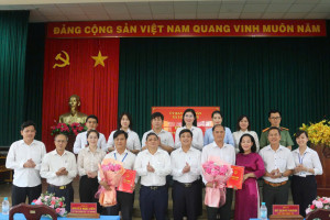 UBND XÃ LỘC THÀNH TỔ CHỨC CÔNG BỐ VÀ TRAO QUYẾT ĐỊNH NGÀY 3/3/2026 ĐIỀU ĐỘNG, PHÂN CÔNG CÁN BỘ