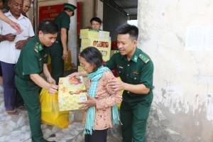 Thắm tình quân – dân vùng biên: Bộ đội Biên phòng đồng hành cùng đồng bào Khmer đón Tết Chôl Chnăm Thmây