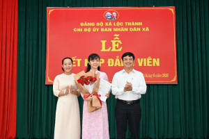 CHI BỘ UBND XÃ LỘC THÀNH TỔ CHƯC LỄ KẾT NẠP ĐẢNG VIÊN MỚI