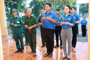 Tuổi trẻ Lộc Thành thắp nến tri ân nhân kỷ niệm 79 năm Ngày Thương binh - Liệt sĩ