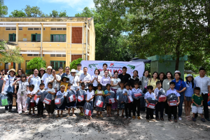 ẤM ÁP CHƯƠNG TRÌNH TRAO TẶNG QUÀ TẠI ĐIỂM TRƯỜNG TÀ THIẾT