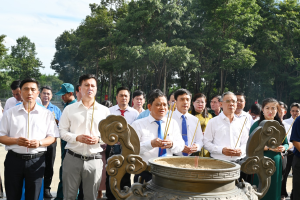 Kỷ niệm 81 năm Quốc Khánh 2/9: 06 xã, phường dự lễ dâng hương, dâng hoa tại Di tíchTà Thiết